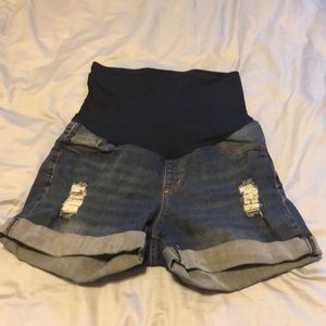 Song maternity shorts